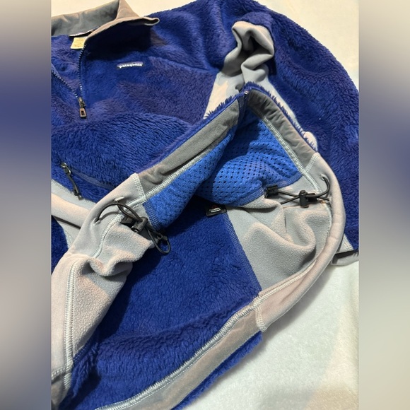 Blue and Grey Vintage Women’s Patagonia R Fleece Jacket - Picture 5 of 11